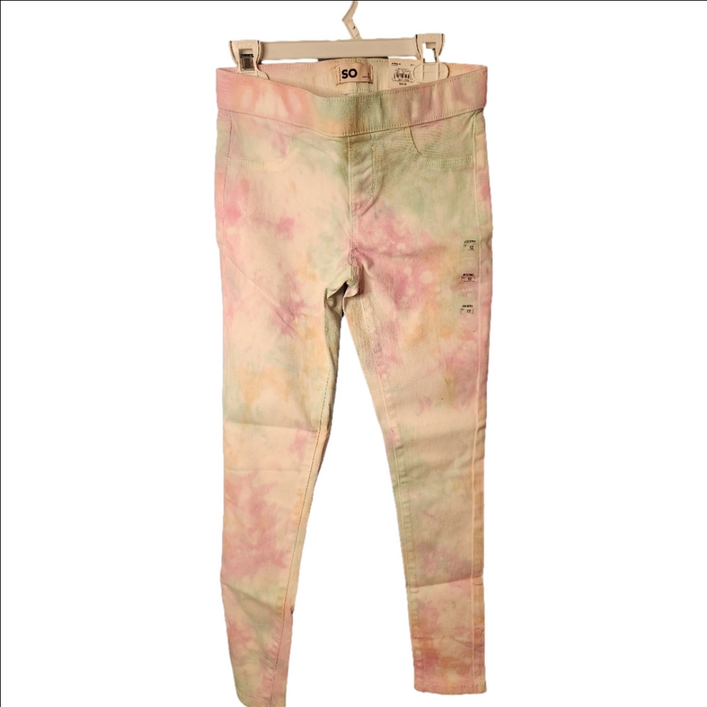 Girl pull on pants - Picture 1 of 2